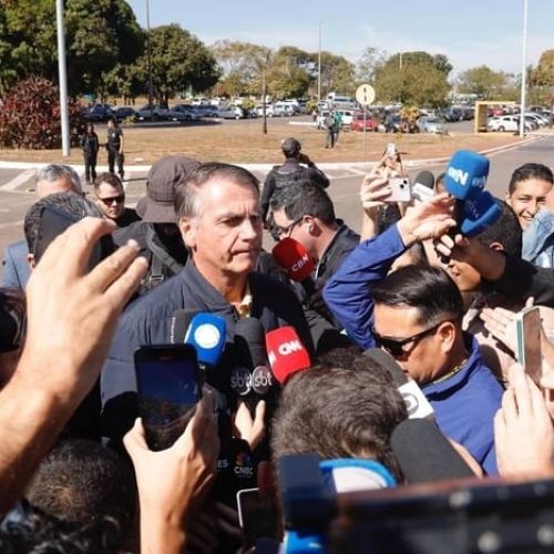 Ex-presidente Bolsonaro nega intenção de deixar o Brasil: “Suprema humilhação”