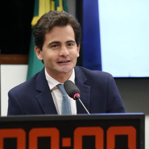 Fábio Garcia cobra diálogo direto com os EUA e acusa Lula de usar tarifaço de Trump como palanque