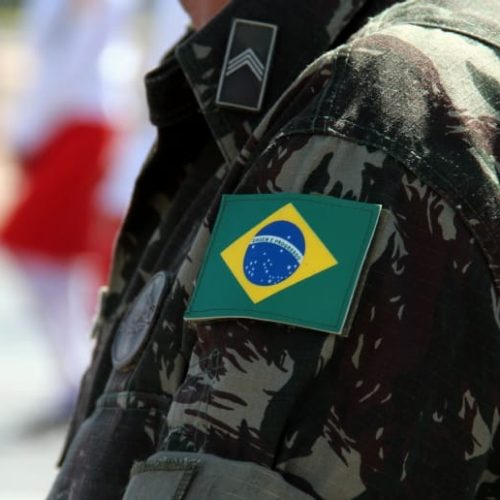 Família de oficial do Exército é feita refém em assalto e bandidos levam caminhonete e R$ 320 mil