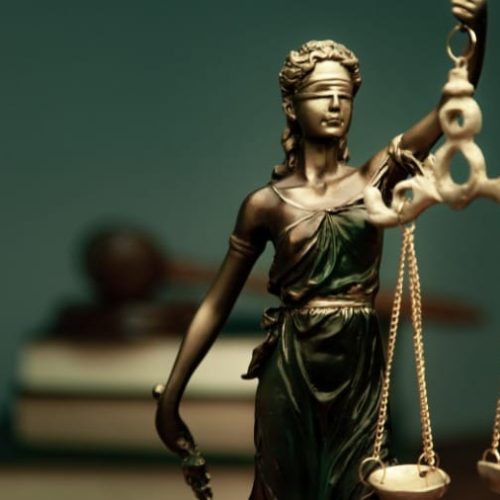 Filho de vítima de homicídio se torna advogado e ajuda a condenar assassinos a 16 anos de prisão