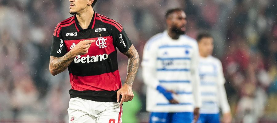 Flamengo vence Cruzeiro com gols de Pedro e Carrascal