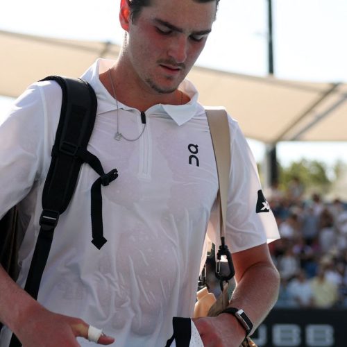 Fora de ritmo, João Fonseca cai na estreia do Aberto da Austrália