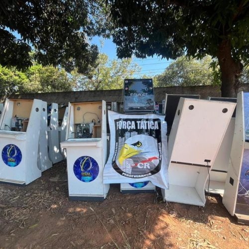 Força Tática da PM apreende 65 máquinas caça níquel armazenadas em residência