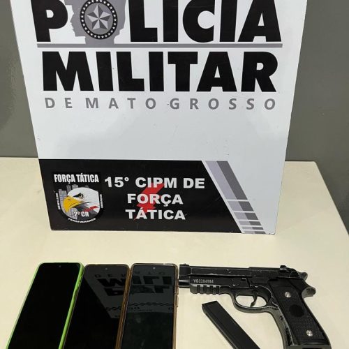 Força Tática prende dois homens por roubo e apreende simulacro de arma de fogo