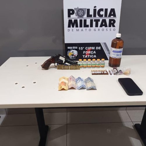 Força Tática prende homem com arma de fogo e produtos ilícitos para preparo de drogas