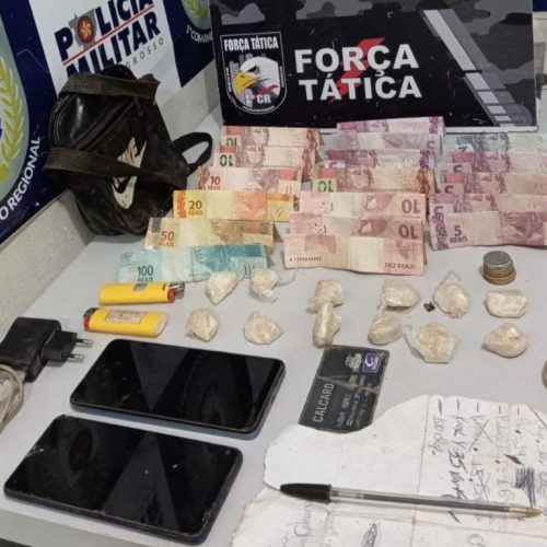 Força Tática prende homem por tráfico de drogas e apreende porções de pasta base