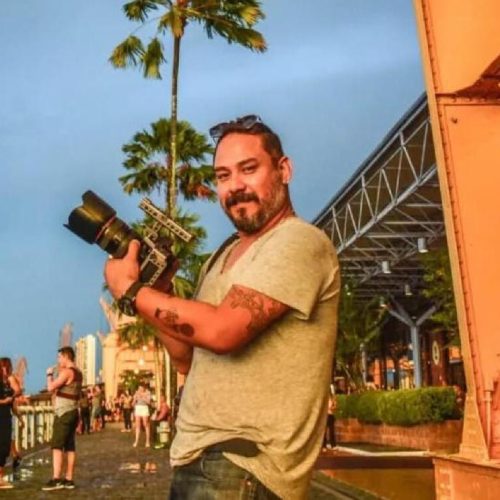 Fotógrafo investigado por violência contra ex-namorada terá que usar tornozeleira eletrônica