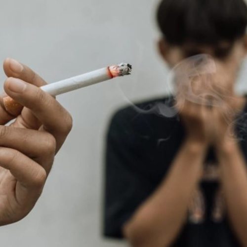 Fumantes passivos podem desenvolver diversas doenças; crianças são as mais vulneráveis