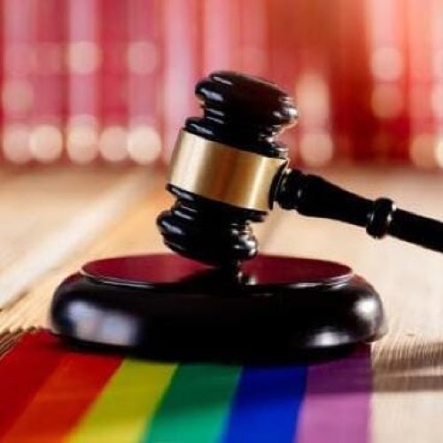 Funcionário é demitido por ameaças contra colegas homossexuais no trabaho