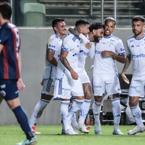 Em noite de Gabigol, Cruzeiro goleia Itabirito e lidera grupo no Mineiro