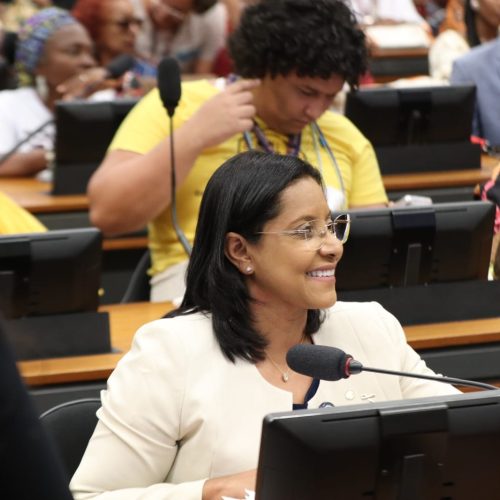 Gisela é a nova vice-líder do maior bloco parlamentar da Câmara; '363 deputados e 8 partidos'