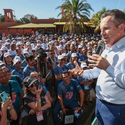 Governador anuncia que professores e coordenadores poderão receber até 17° salário