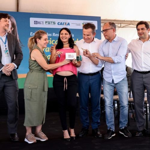 Governador entrega mais 125 casas populares em três residenciais em Várzea Grande