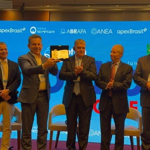 Governador recebe homenagem pelo trabalho na abertura de mercados para o algodão de MT