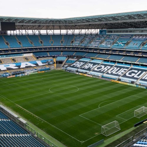 Grêmio faz 3 a 0 no Inter e está com uma mão na taça do Gauchão