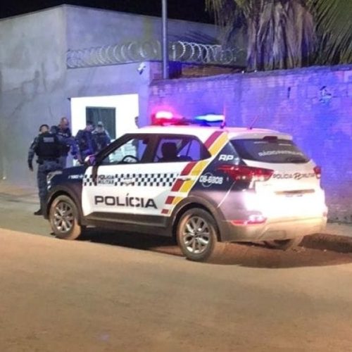 Grupo armado invade casa e executa mulher em MT; homem fica ferido com três tiros