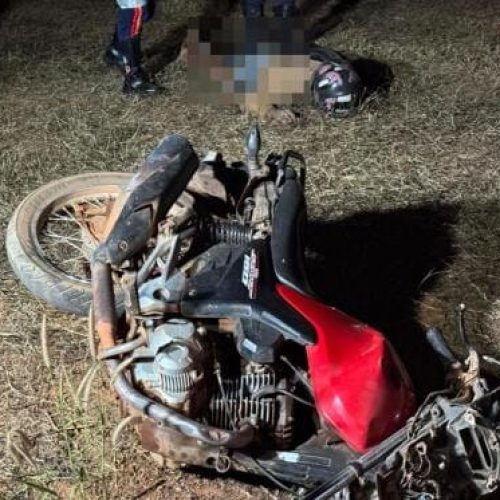 Homem de 26 anos morre ao perder controle de motocicleta e cair em canteiro