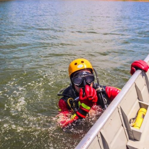Homem de 43 anos tenta atravessar rio durante pescaria com amigos e morre afogado