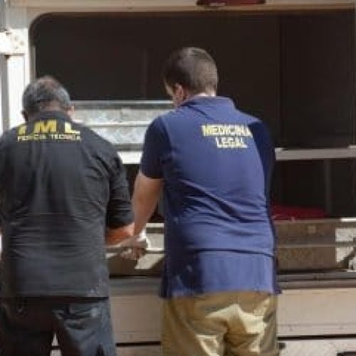 Homem é assassinado a facadas dentro de casa e corpo encontrado em decomposição