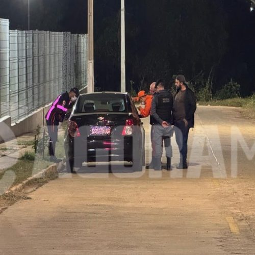 Homem é encontrado morto dentro de carro com tiro na cabeça em cidade de MT