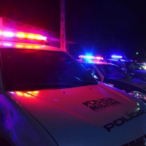Homem é preso após se flagrado pela PM agredindo esposa grávida de nove meses dentro de veículo