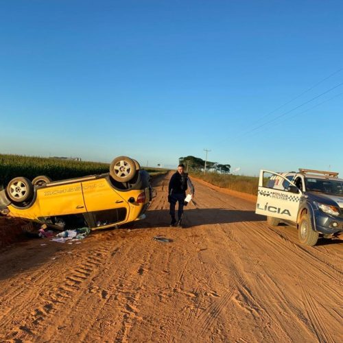 Homem mata dois idosos em fazenda, capota carro em estrada e é preso pela PM bebendo em bar