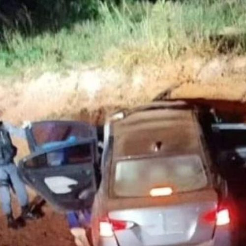 Homem morre e três ficam feridos após carro colidir com barranco em MT