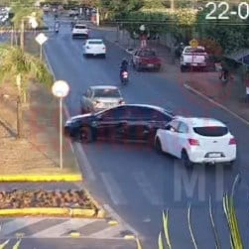 Homem não aceita fim, ameaça de morte, persegue ex-exposa e provoca acidente