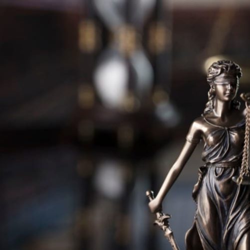 Homem que tentou matar ex-mulher com facada no pescoço é condenado a 14 anos de prisão