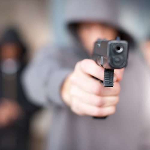 Homem simula estar armado para roubar loja vai cumprir pena em regime fechado