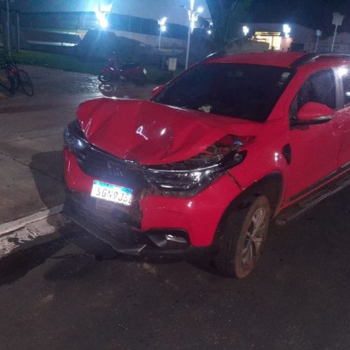 Homens trocam tiros e facadas em distribuidora após discussão por causa de mulher e morrem