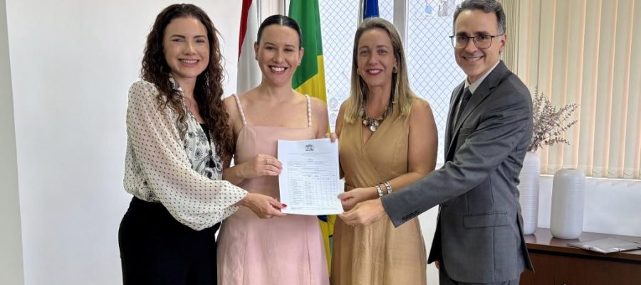 Secretaria de Educação formaliza adesão do Projeto MPT na Escola