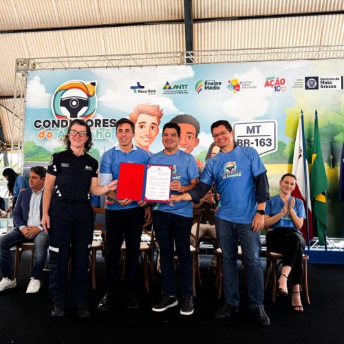 TRÂNSITO SEGURO: Seduc distribui kits do projeto Condutores do Amanhã a estudantes da rede estadual de ensino