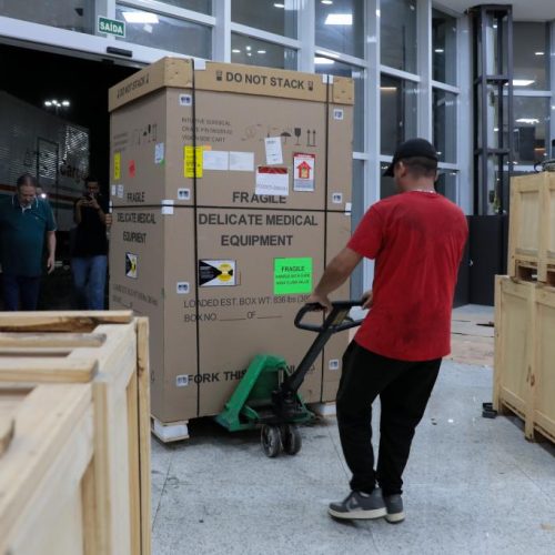 Hospital Central do Estado recebe equipamento para execução de cirurgias robóticas