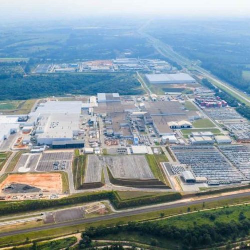 Maior fabricante de automóveis do mundo fecha fábrica com 1,5 mil funcionários no Brasil: Toyota encerra unidade que produziu mais de 1 milhão de veículos e prepara investimento de R$ 11 bilhões