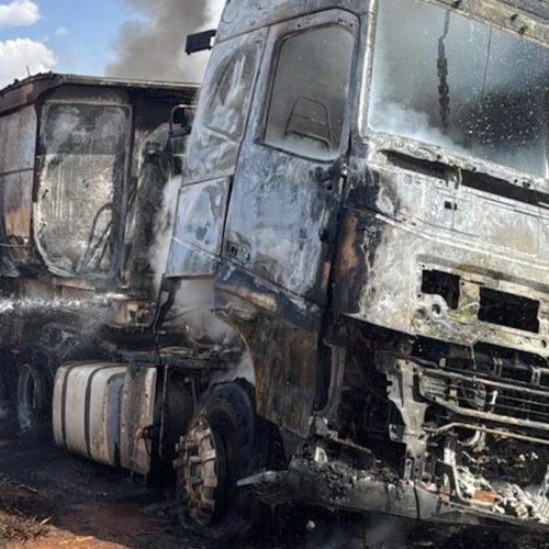 Motorista morre carbonizado no Nortão após carreta encostar em fiação e pegar fogo