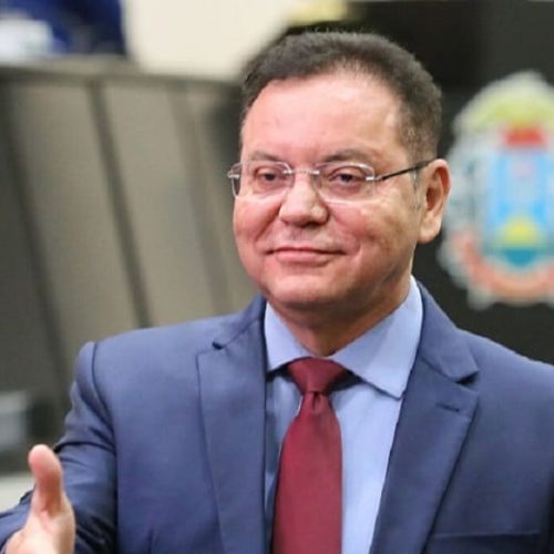 Impasse entre suplentes faz Botelho adiar licença da Assembleia Legislativa