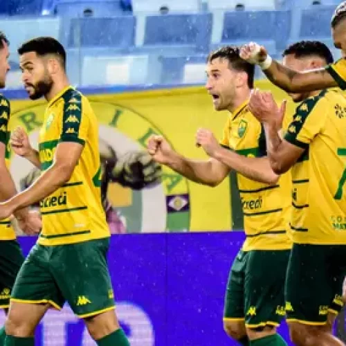 Invicto e em busca da liderança, Cuiabá enfrenta o CRB fora de casa nesta terça-feira na Série B
