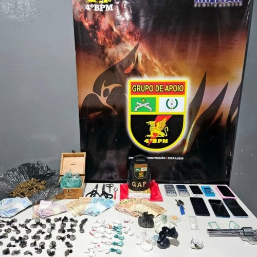 'Irmãos do tráfico' são presos com porções de drogas e arma de fogo na região central