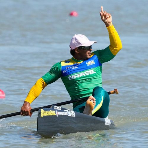 Isaquias Queiroz garante ouro na Copa do Mundo de canoagem velocidade