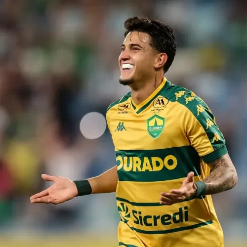 Jader decide no fim e garante vitória do Cuiabá sobre a Chapecoense; veja