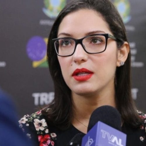 Janaina Riva entra na Justiça após ataques de cunho sexual de ex-servidor público