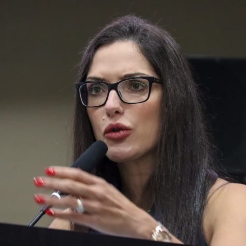 Janaína diz que pesquisas servem como “sinalizador” e confirma convite a Cadore para 2026