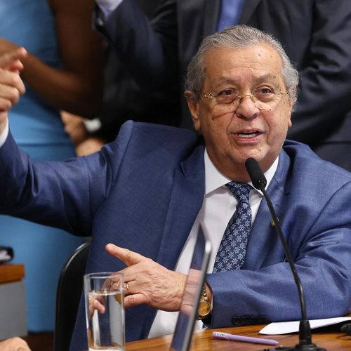 Jayme Campos critica excesso de pesquisas eleitorais: "Eleição é só em 2026"