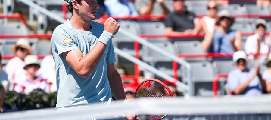 João Fonseca supera Tsitsipas na estreia do Masters 1000 de Montreal