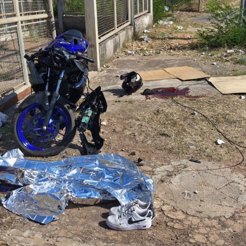 Jovem de 18 anos perde controle de moto e morre ao colidir contra portão em VG