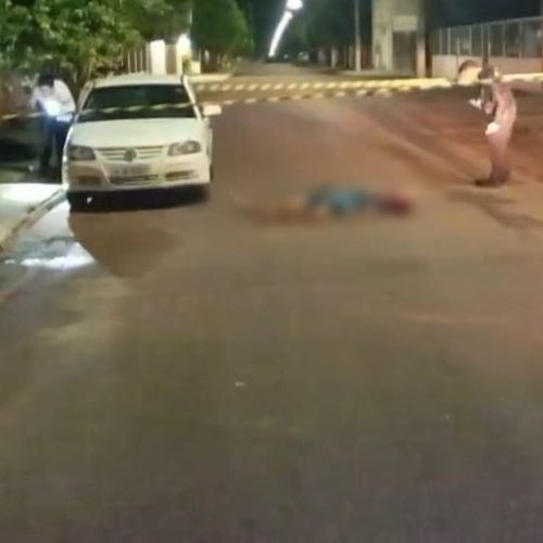 Jovem de 25 anos é assassinado com golpes de faca no meio da rua em MT