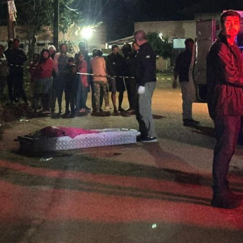 Jovem de 25 anos é morto com mais de 20 tiros em rua do bairro Santa Laura, em Cuiabá