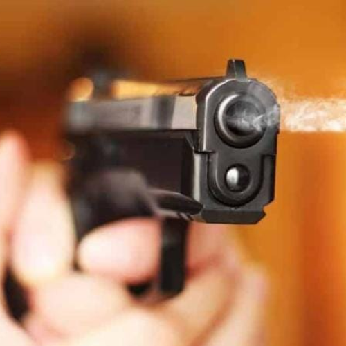 Jovem é baleada pela própria mãe após briga em chácara; vítima cortou o pulso após o disparo