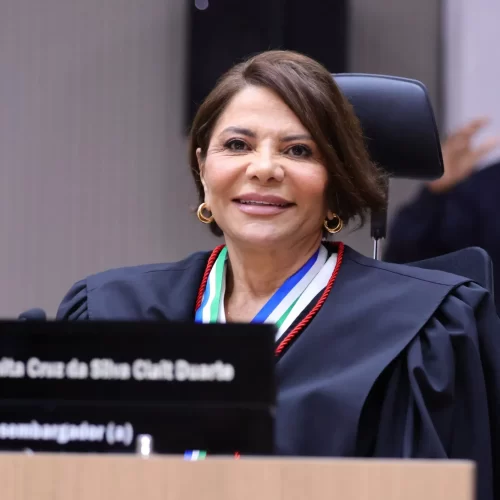 Juanita toma posse no Tribunal de Justiça, cita família e garante atuar na legalidade e ética